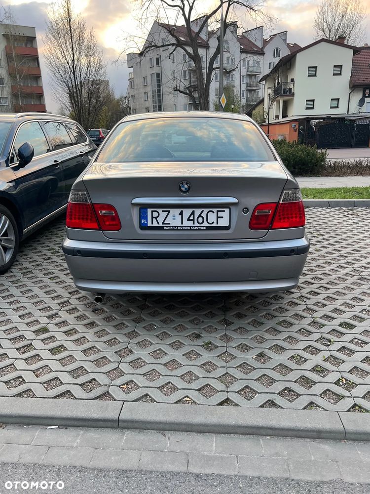 BMW Seria 3 318i - 3