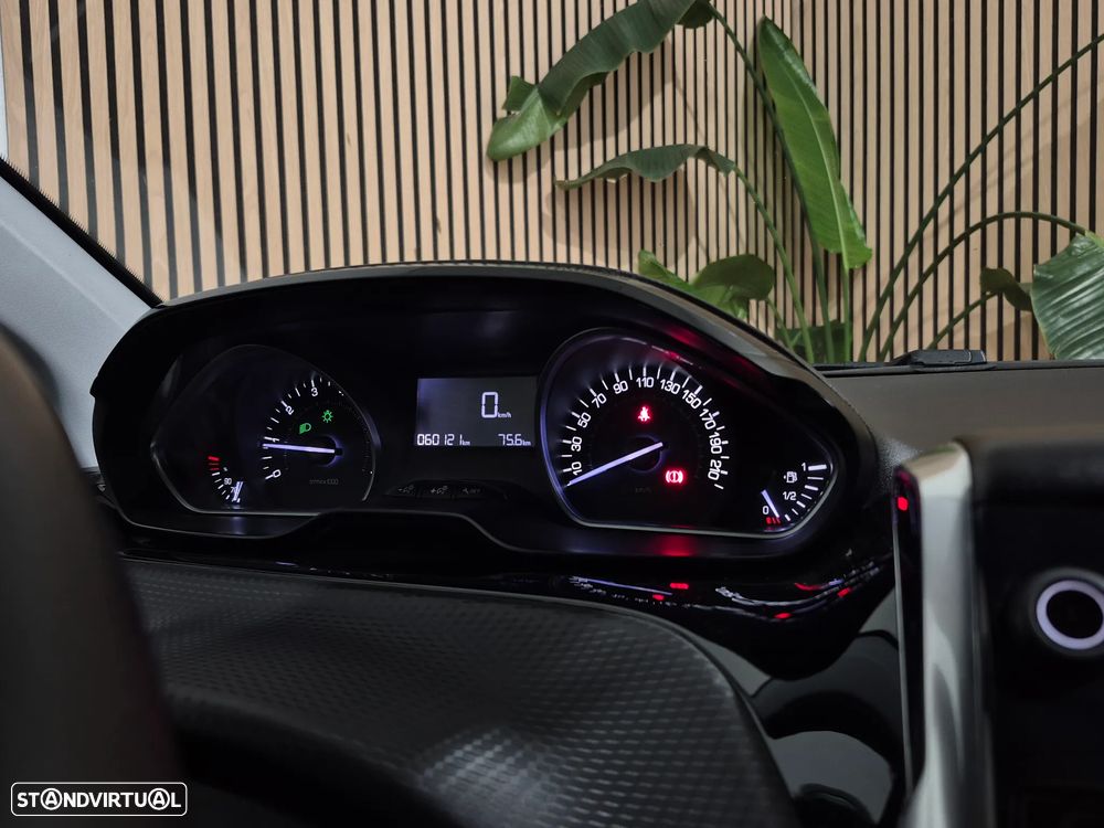 Peugeot 208 1.2 PureTech Style - 12