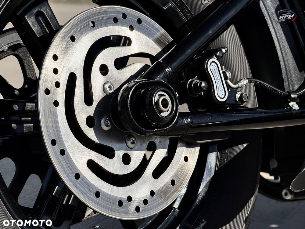 Harley-Davidson Softail Street Bob - 10