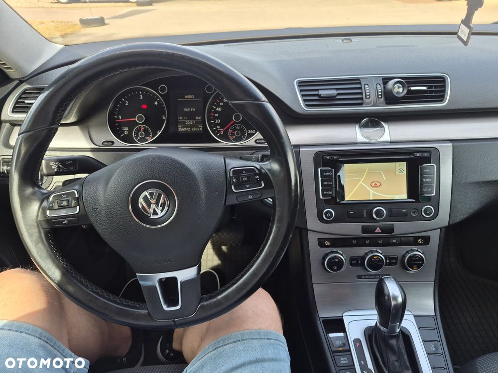 Volkswagen Passat - 11