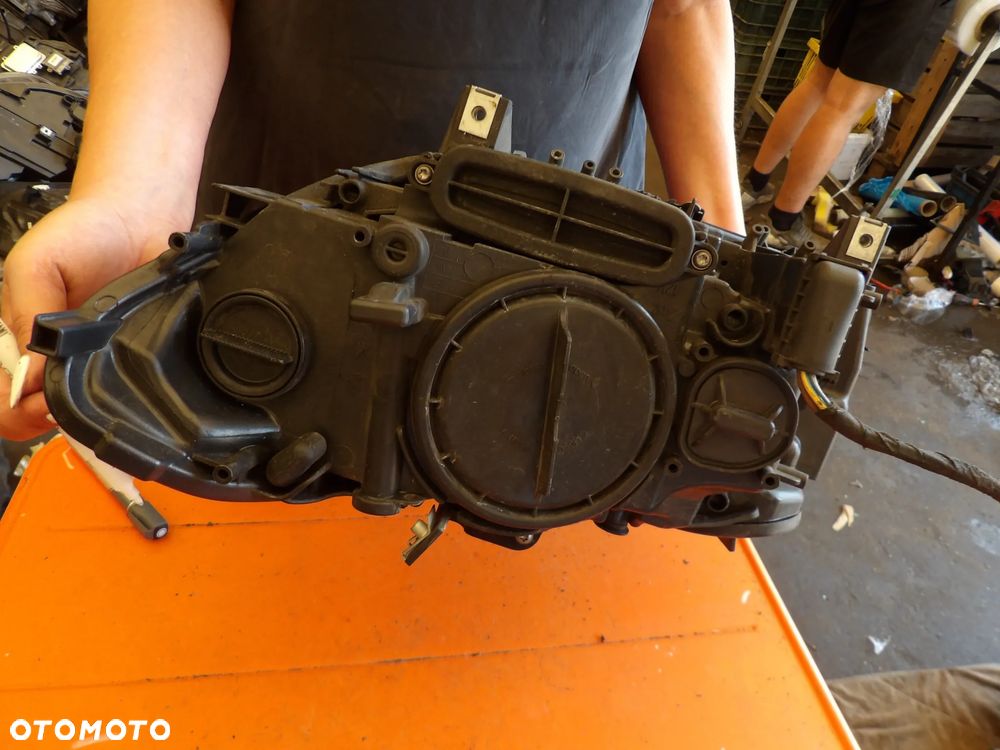 BMW - F10 - H7 - PRAWA LAMPA PRZEDNIA - EUROPA - 7203240 - 7
