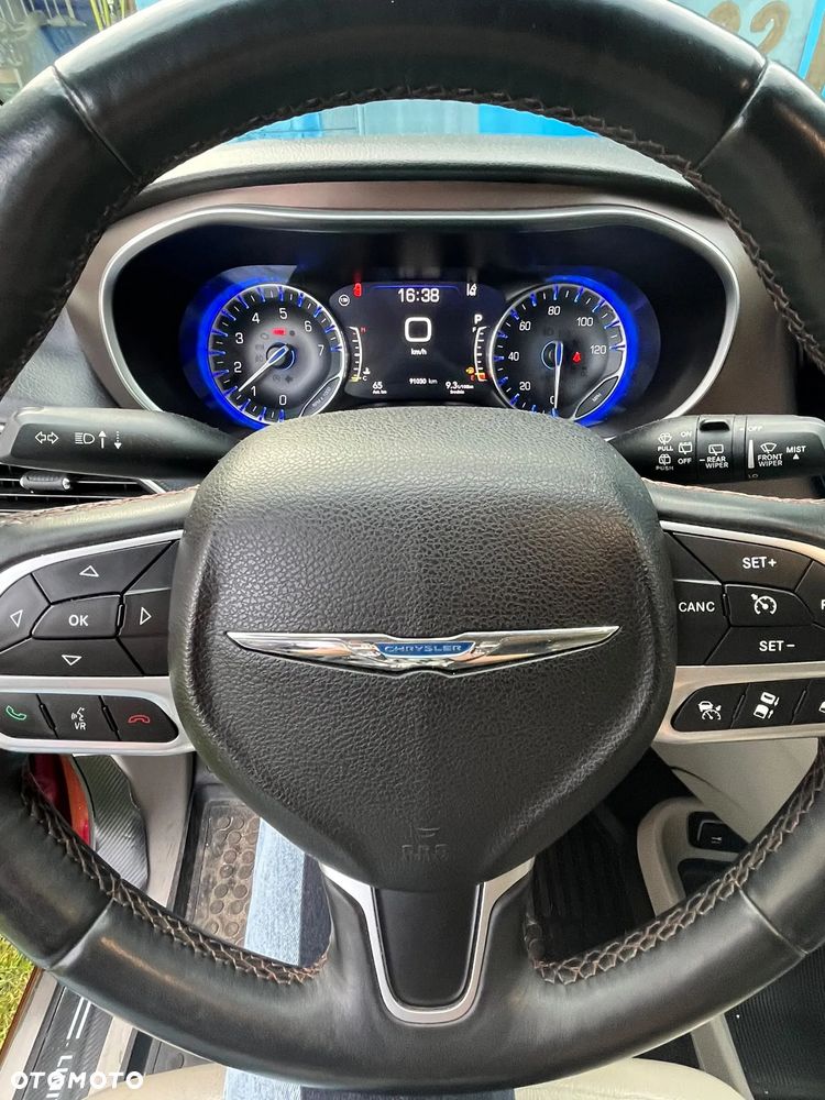 Chrysler Pacifica - 25
