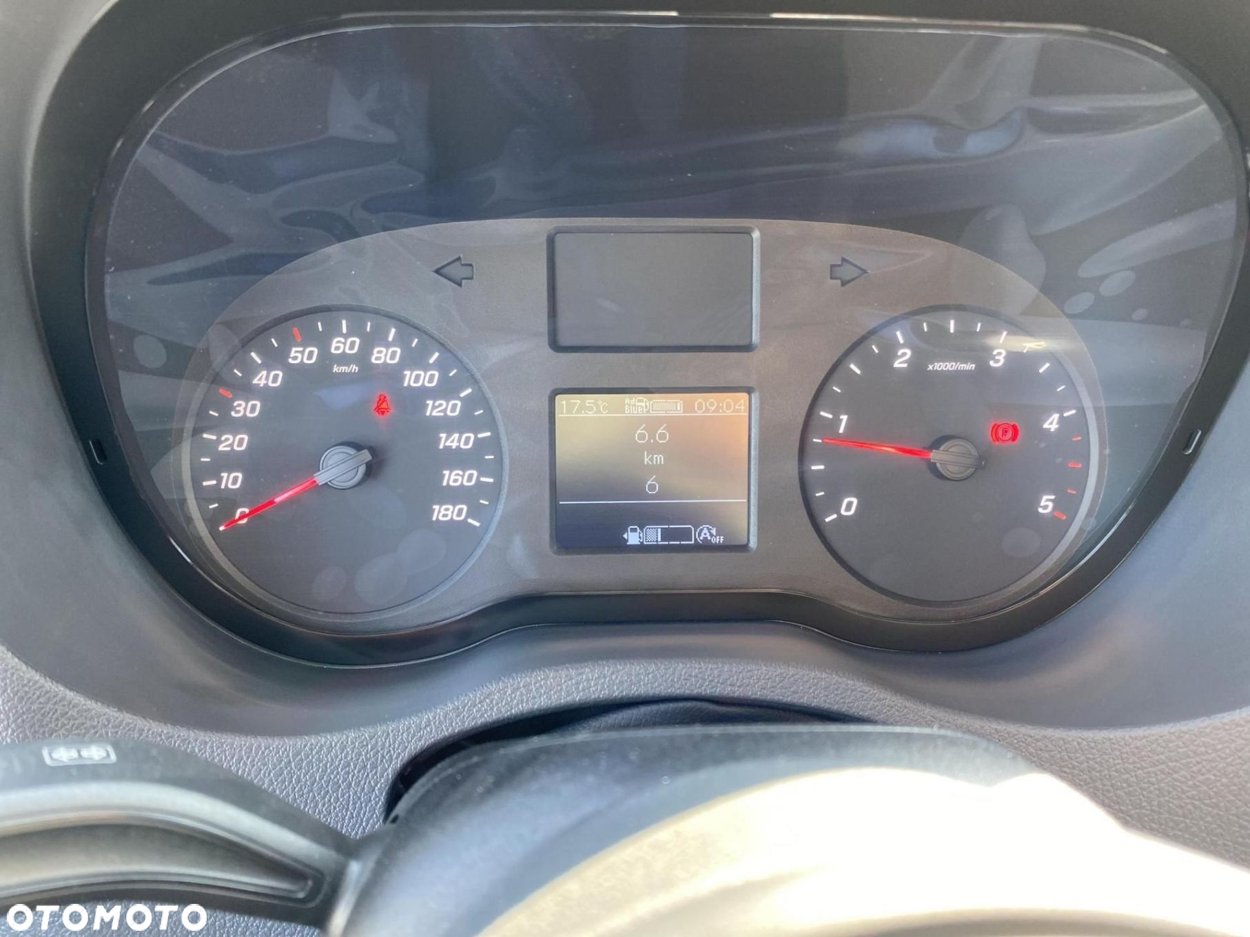 Mercedes-Benz Sprinter - 14