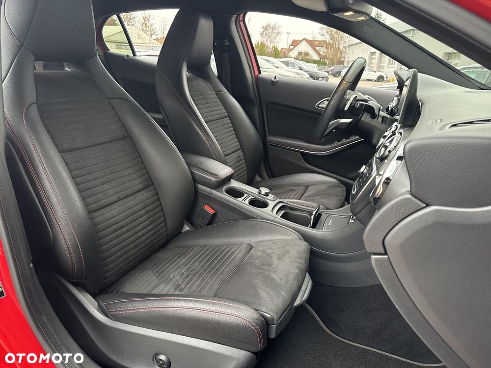 Mercedes-Benz GLA 200 7G-DCT AMG Line - 12