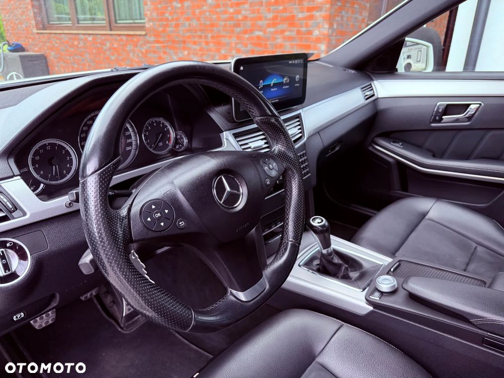 Mercedes-Benz Klasa E 200 CGI BlueEffICIENCY - 18