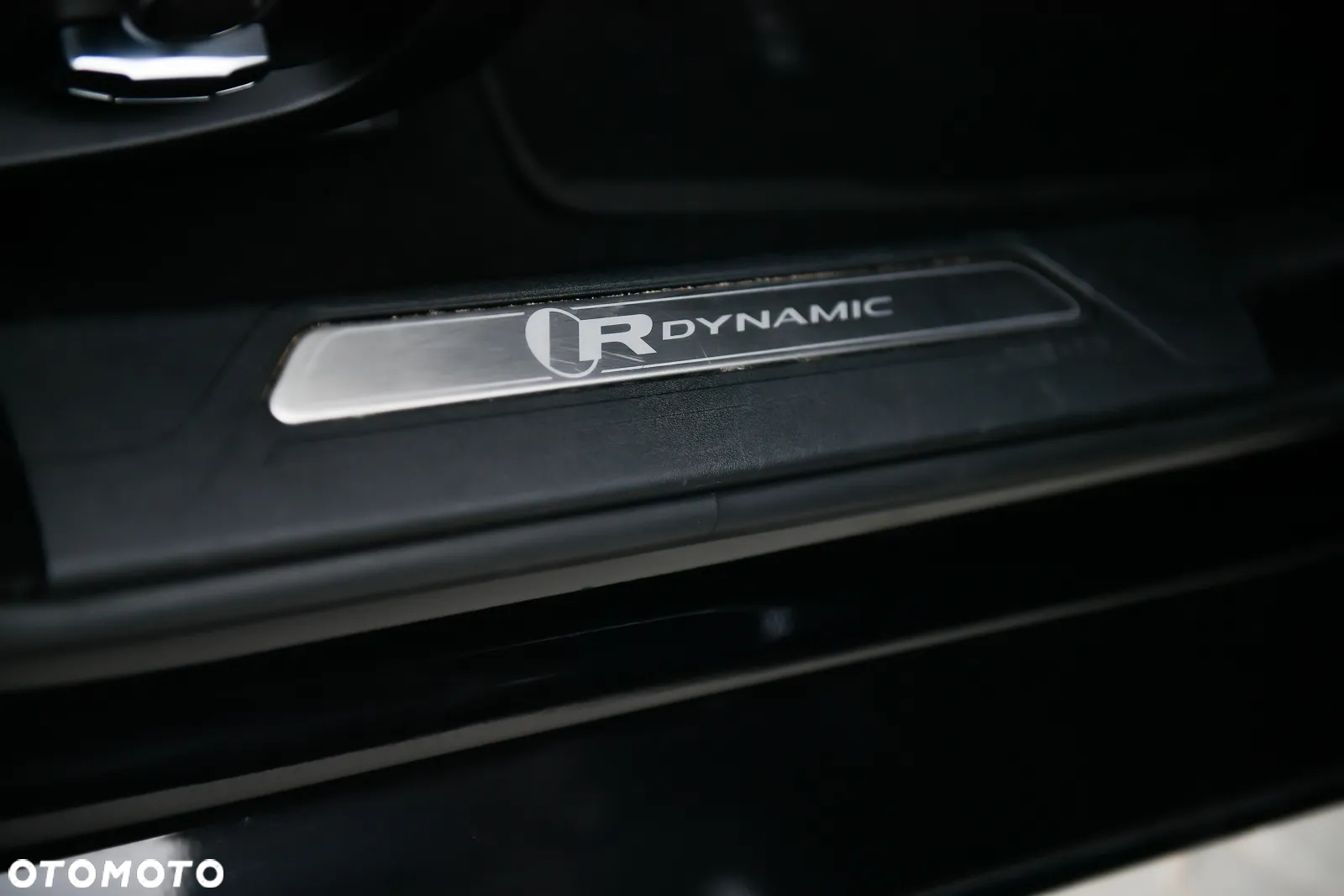 Jaguar XE 2.0 D180 R-Dynamic S - 31