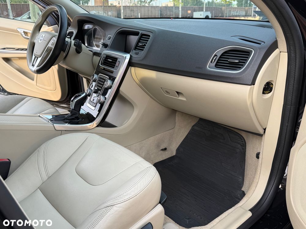 Volvo V60 Cross Country D4 AWD Summum - 15