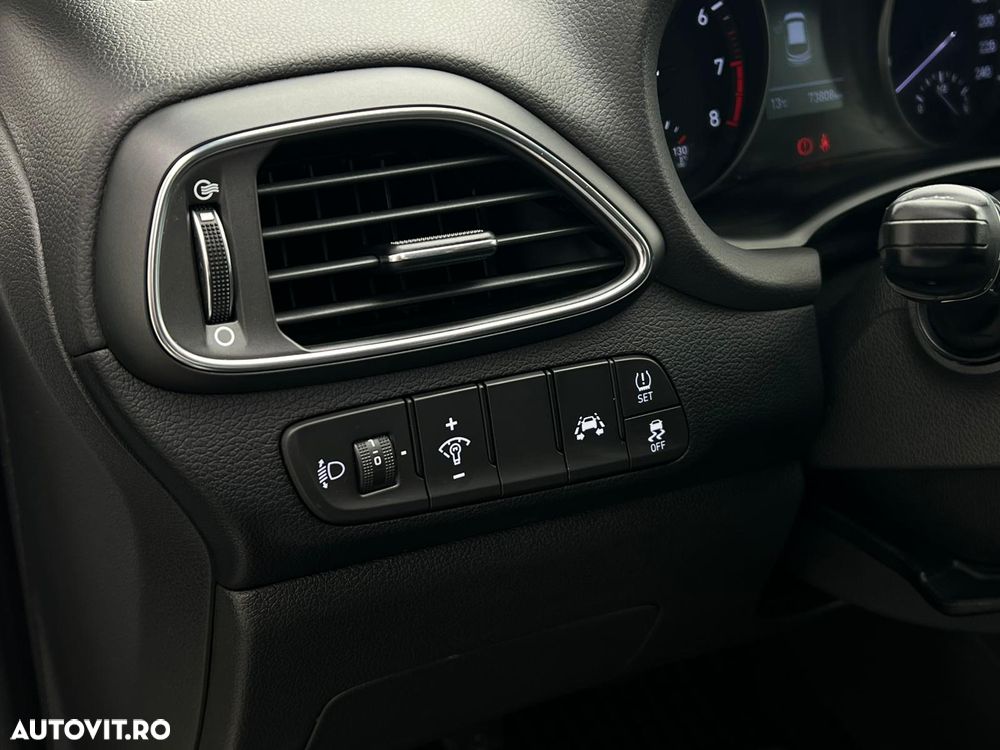 Hyundai i30 1.4 100CP 5DR M/T Comfort - 22