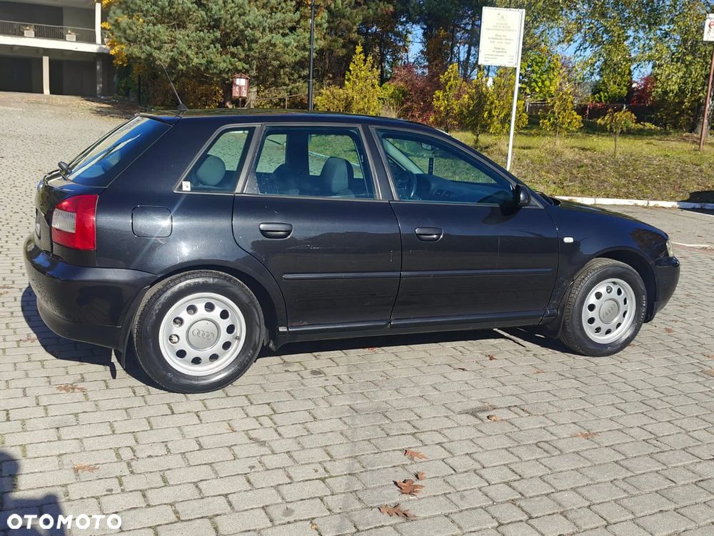 Audi A3 Sportback 1.6 Ambiente - 22
