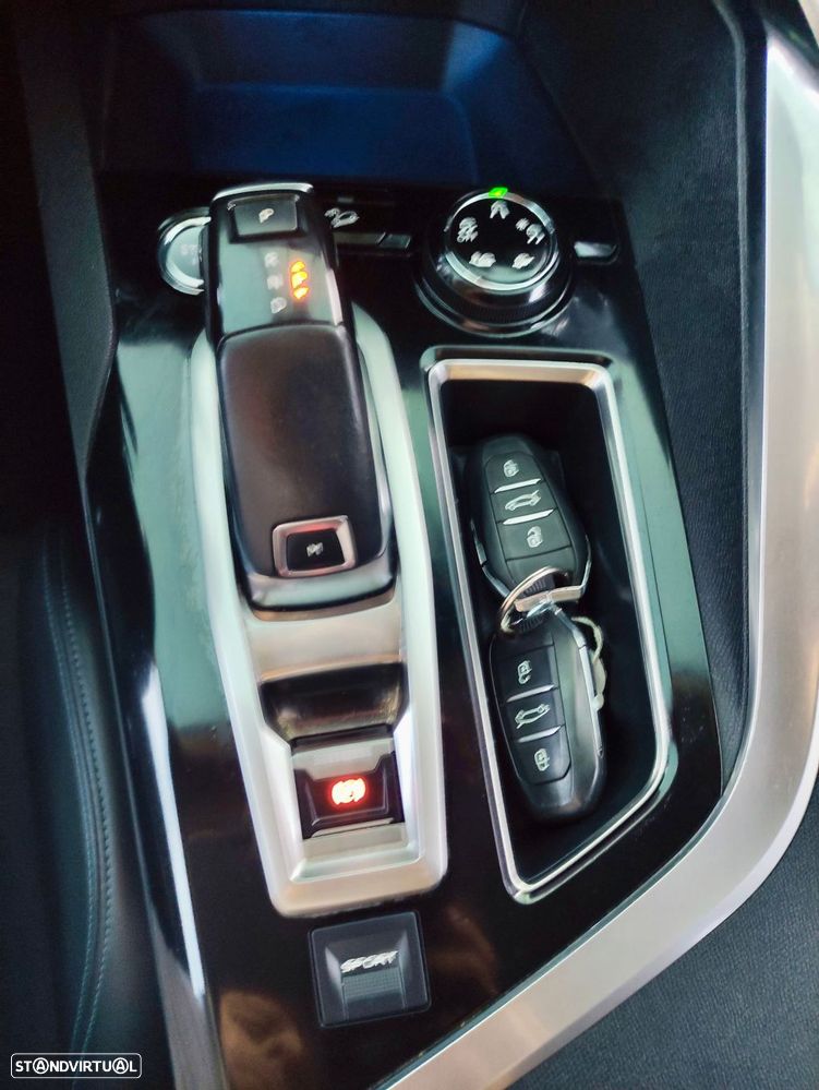 Peugeot 3008 1.2 PureTech Allure Grip Control EAT6 - 15