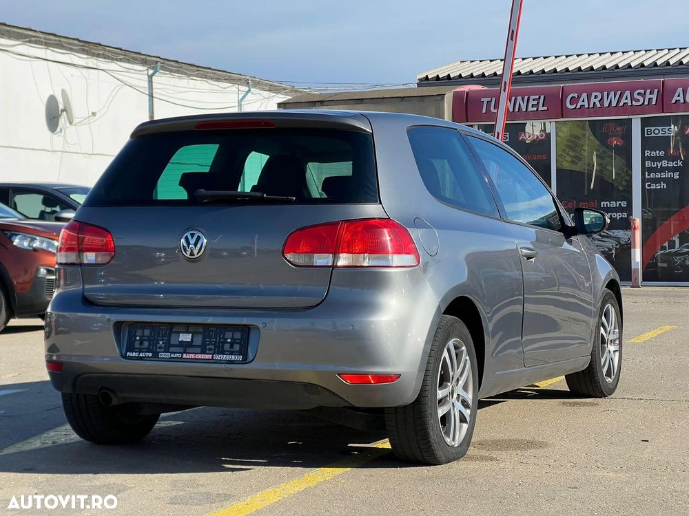 Volkswagen Golf - 6