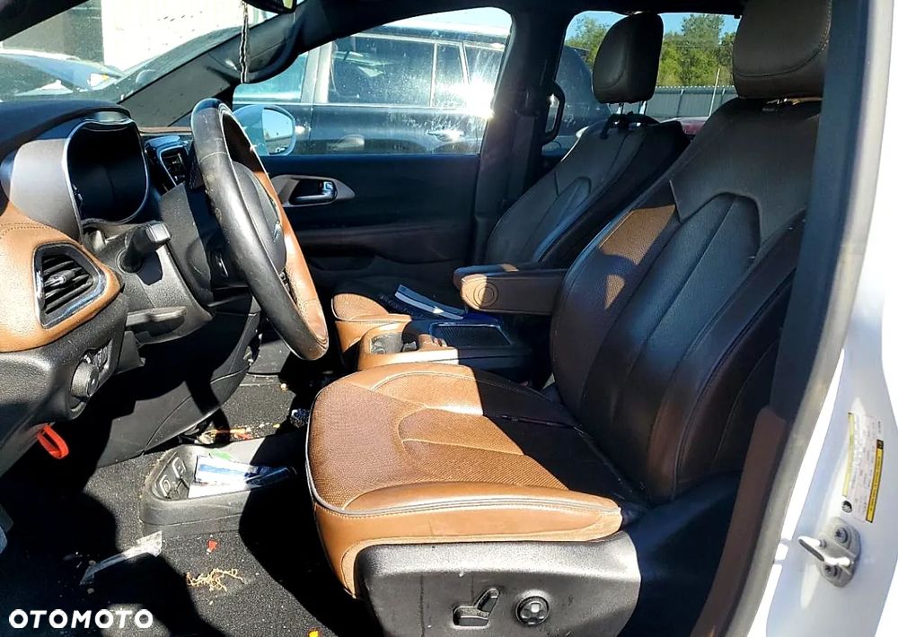 Chrysler Pacifica - 9