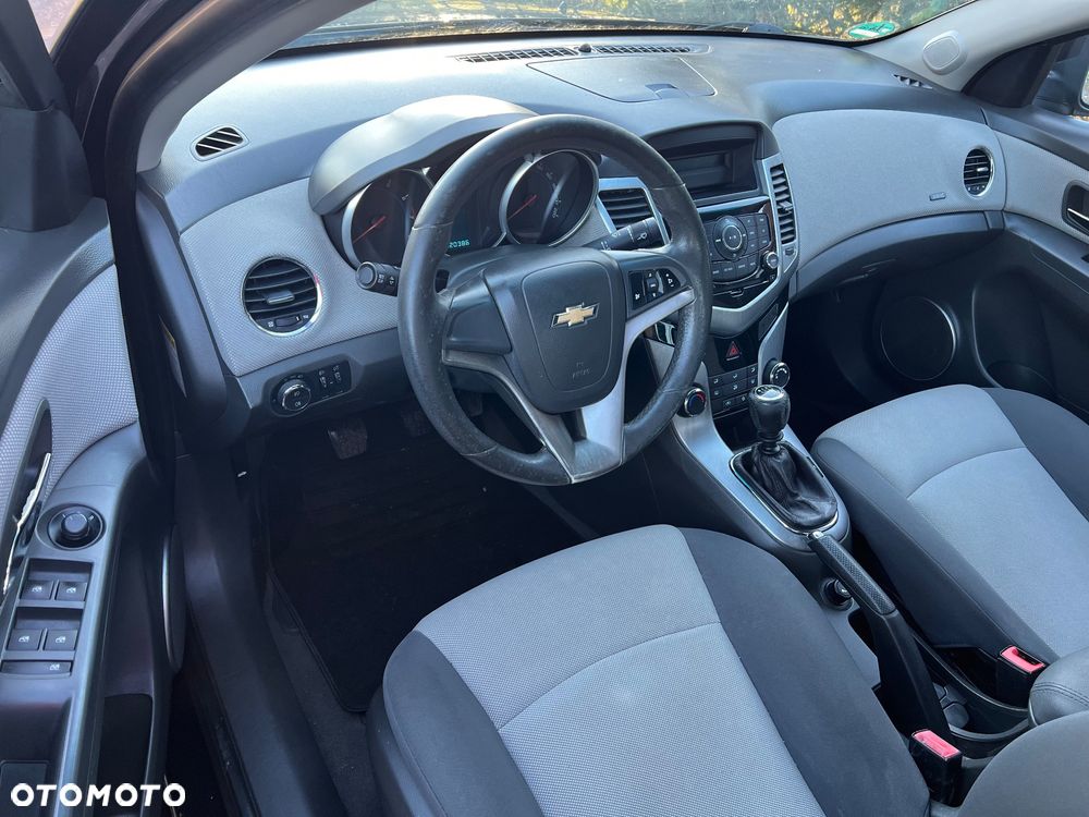 Chevrolet Cruze 1.6 - 8