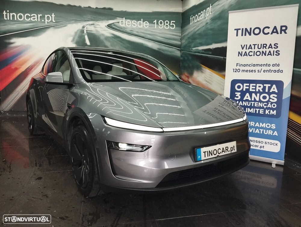 Tesla Model Y - 8