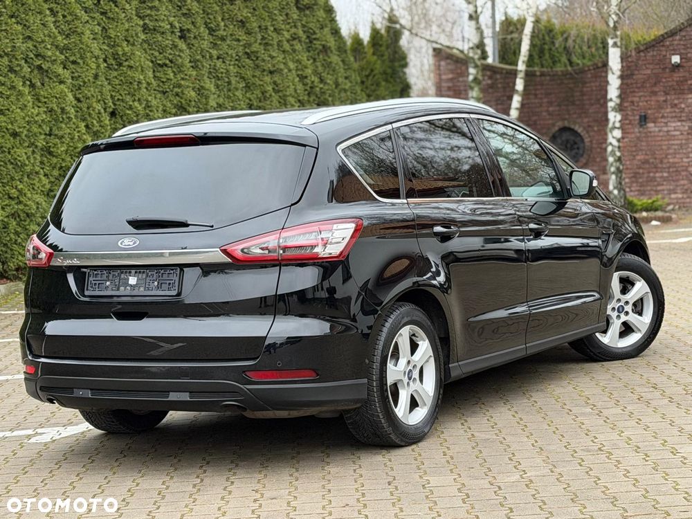 Ford S-Max - 17