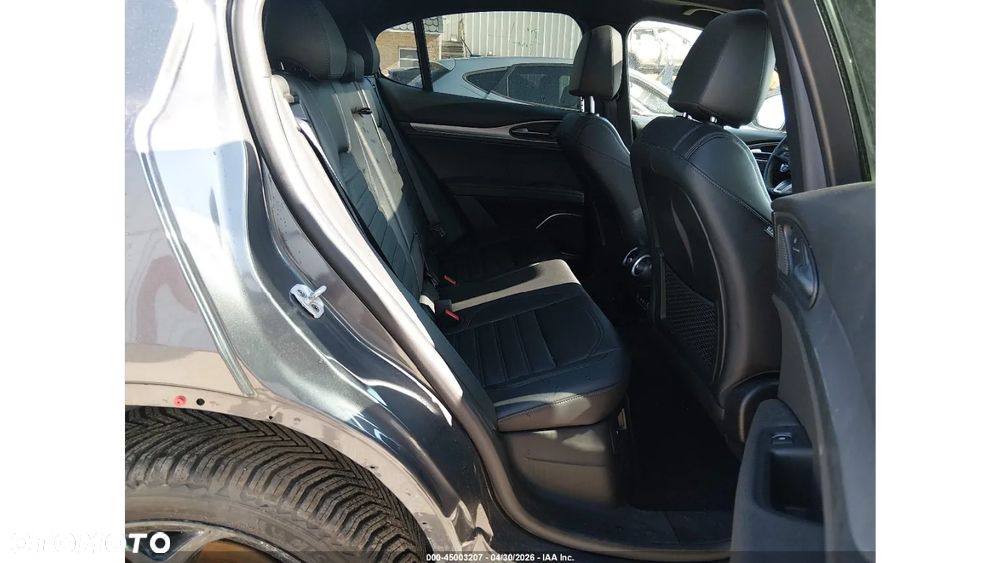 Alfa Romeo Stelvio - 12