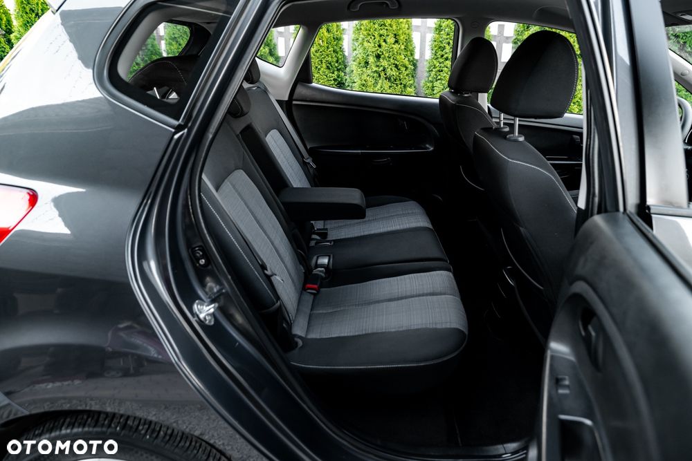 Kia Venga 1.6 CVVT Vision - 22