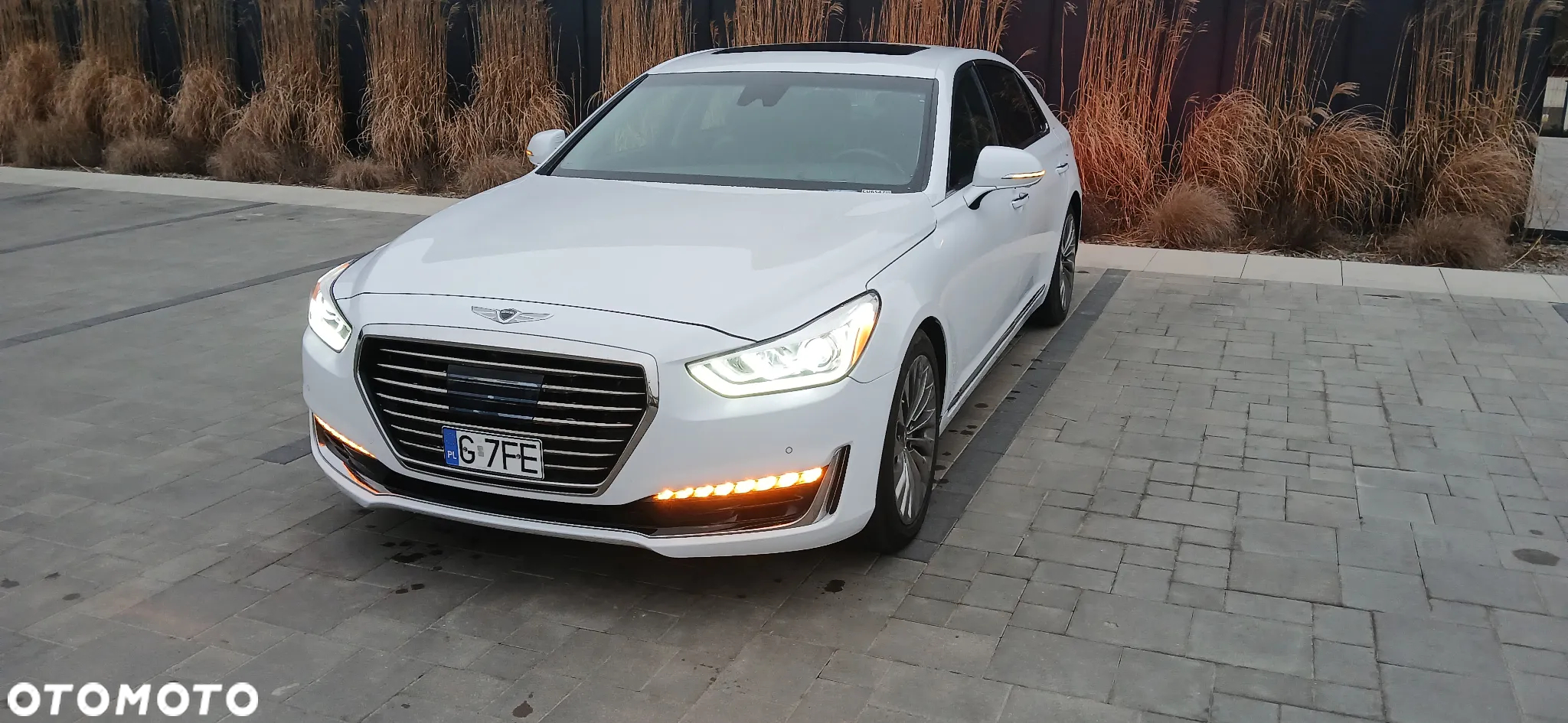 Genesis G90 - 15