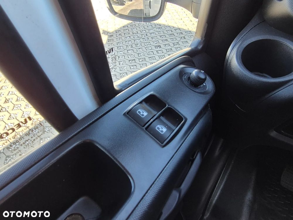 Iveco Daily 35S16, skrzynia 4,40 x 2,30m, klimatyzacja, nowa zabudowa - 8