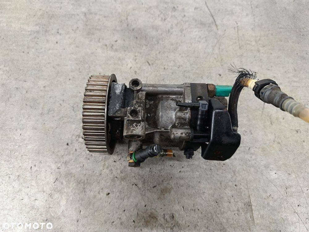POMPA WTRYSKOWA RENAULT CLIO III 8200423059-A  8200057225 DELPHI - 7