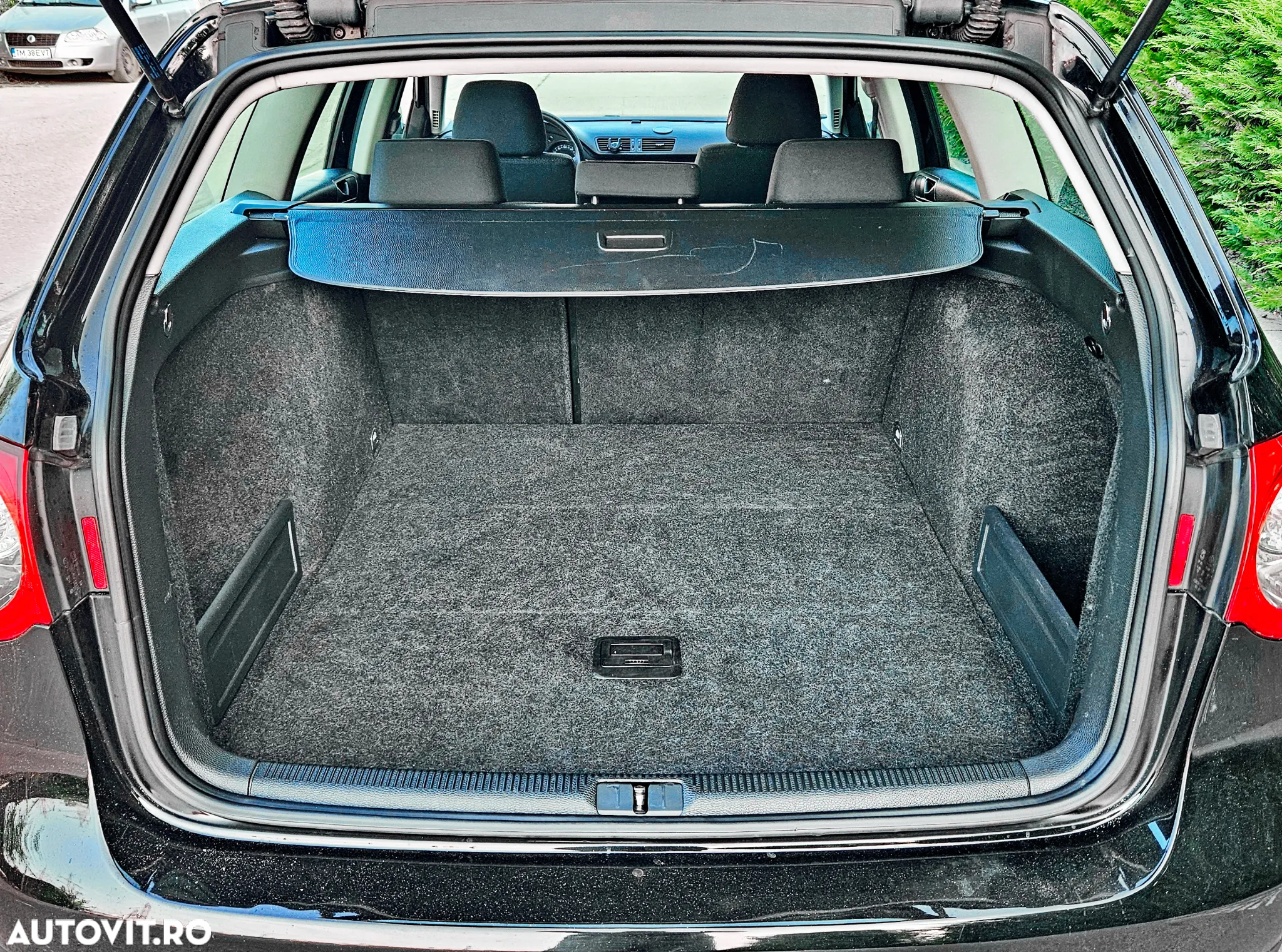 Volkswagen Passat - 11