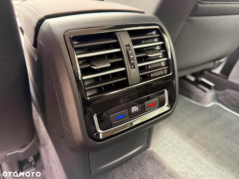 Volkswagen Passat Variant 2.0 TDI SCR DSG Highline - 28