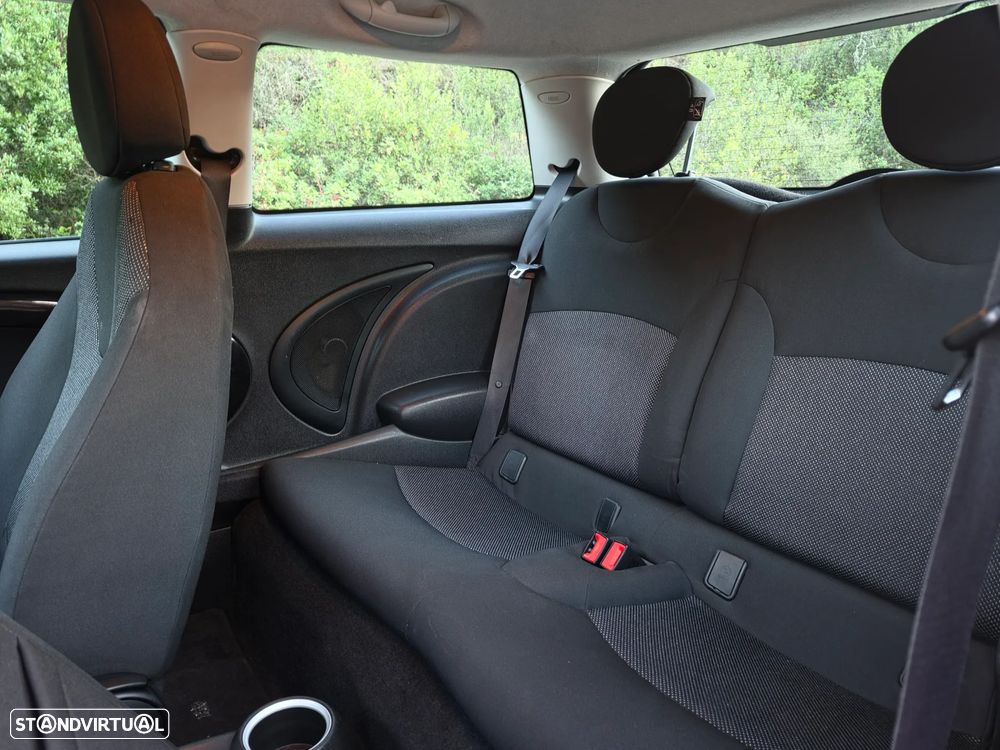 MINI 3 Portas One - 13