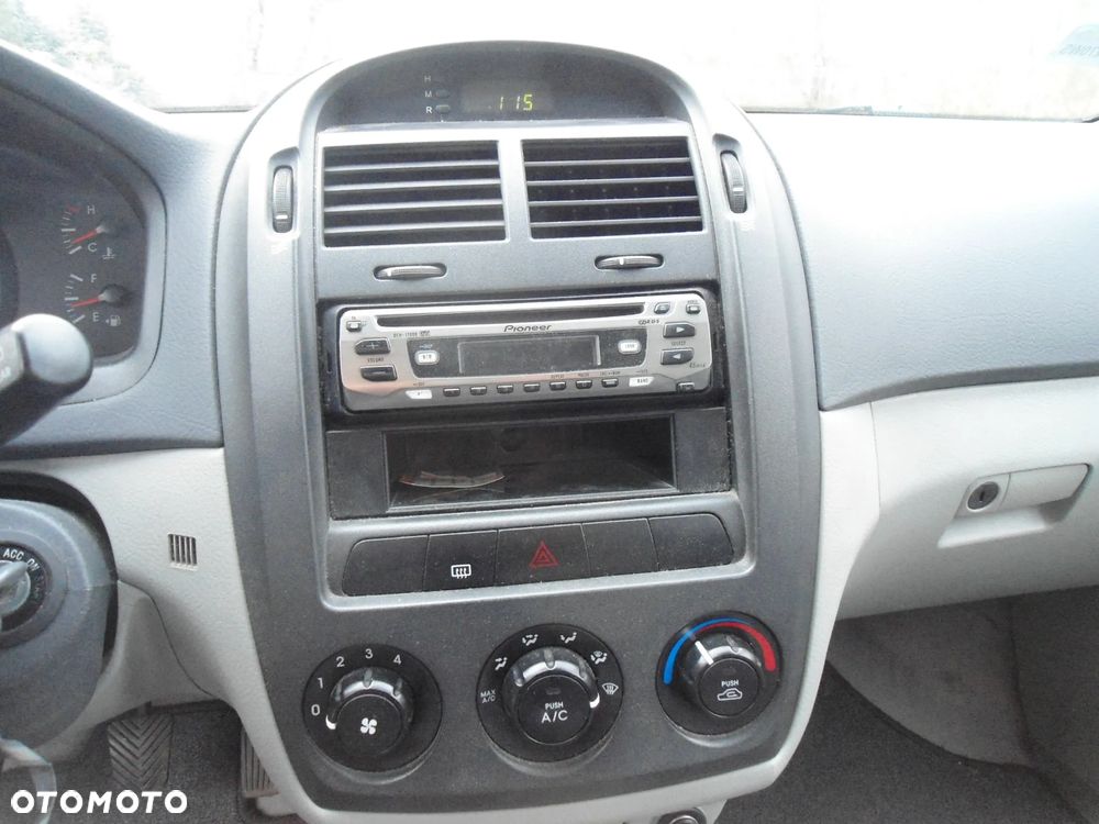 Kia Cerato 1.6 LX - 10