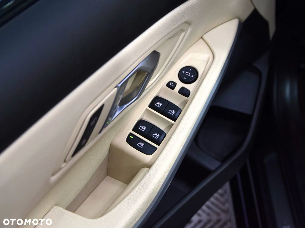 BMW Seria 3 318i - 21