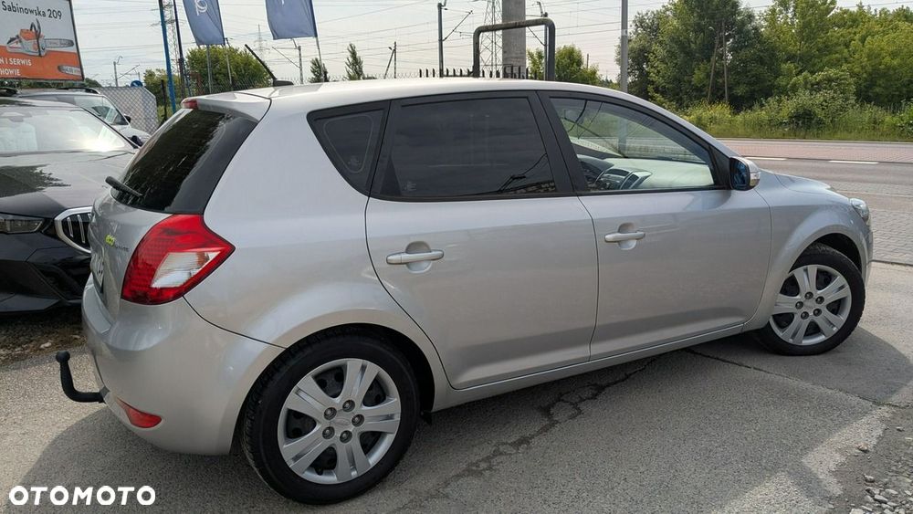 Kia Ceed - 13