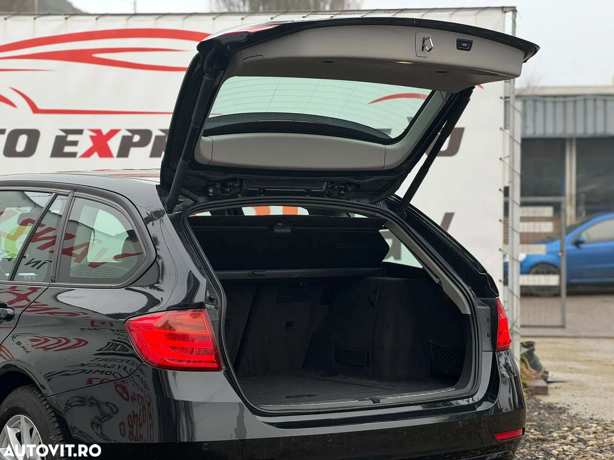 BMW Seria 3 320d DPF Touring Aut. - 22