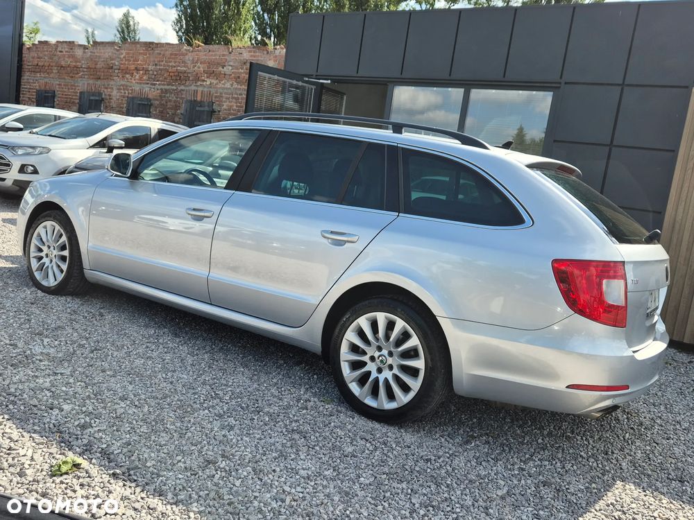 Skoda Superb 2.0 TDI DSG Exclusive - 8