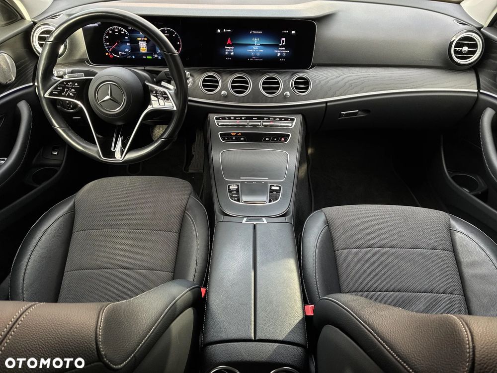 Mercedes-Benz Klasa E 300 d 4-Matic AMG/Avantgarde - 23