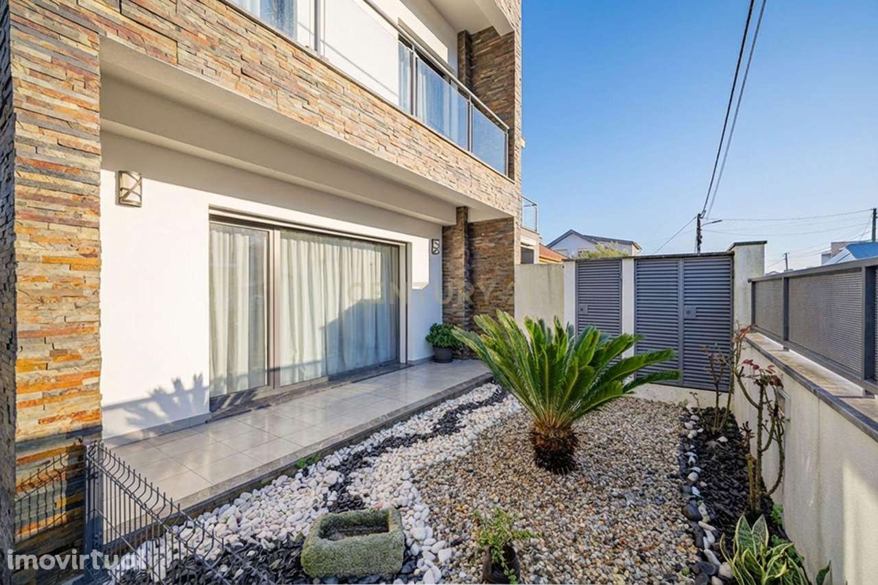 Moradia T4 - Fernão Ferro - Grande imagem: 2/28