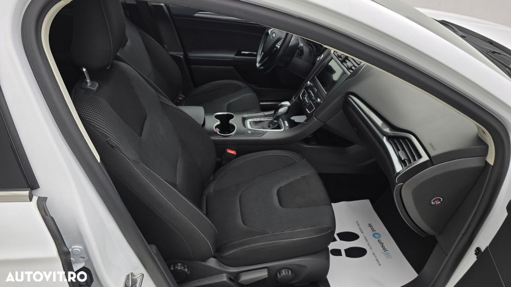 Ford Mondeo 2.0 HEV Titanium - 18