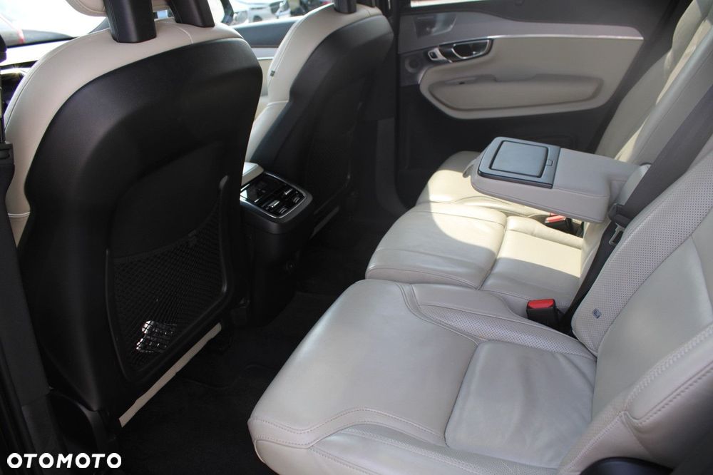 Volvo XC 90 - 8