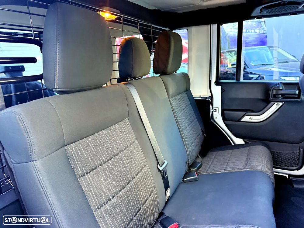 Jeep Wrangler Unlimited 2.8 CRD ATX Sahara Adventure Edition - 31