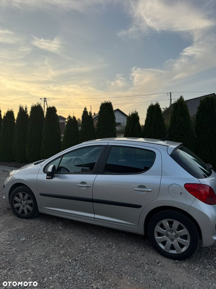 Peugeot 207 - 1