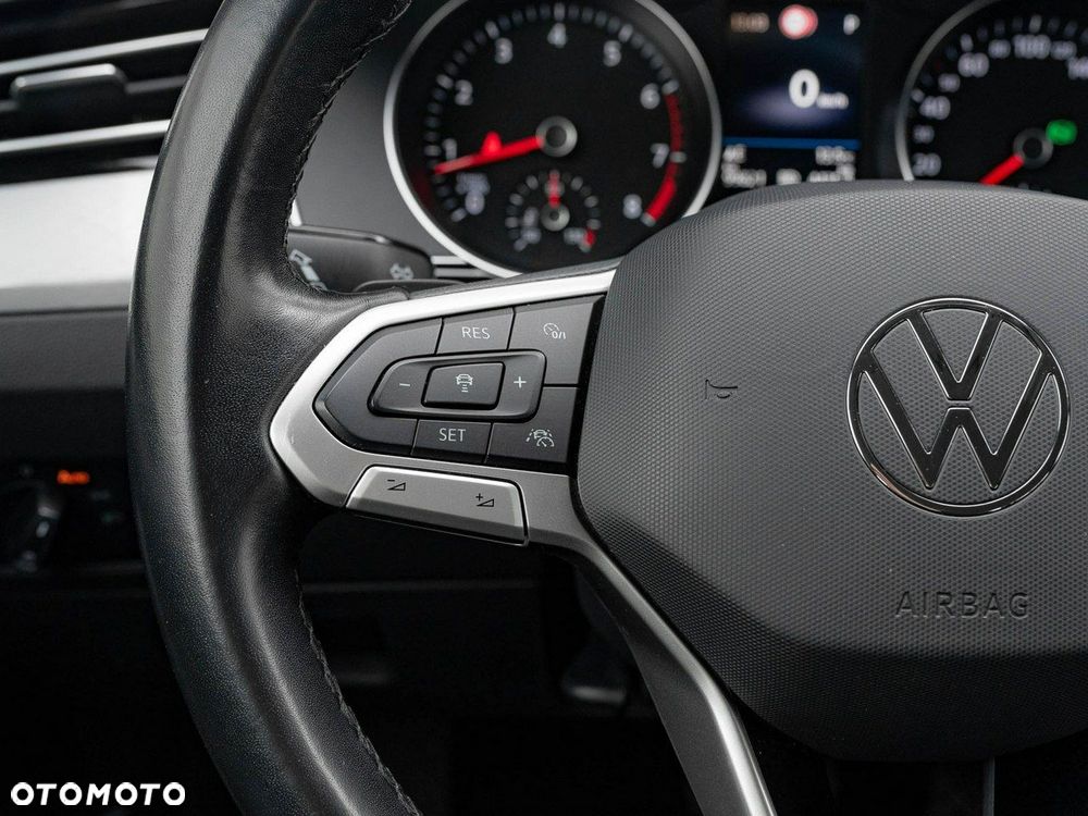 Volkswagen Passat - 16