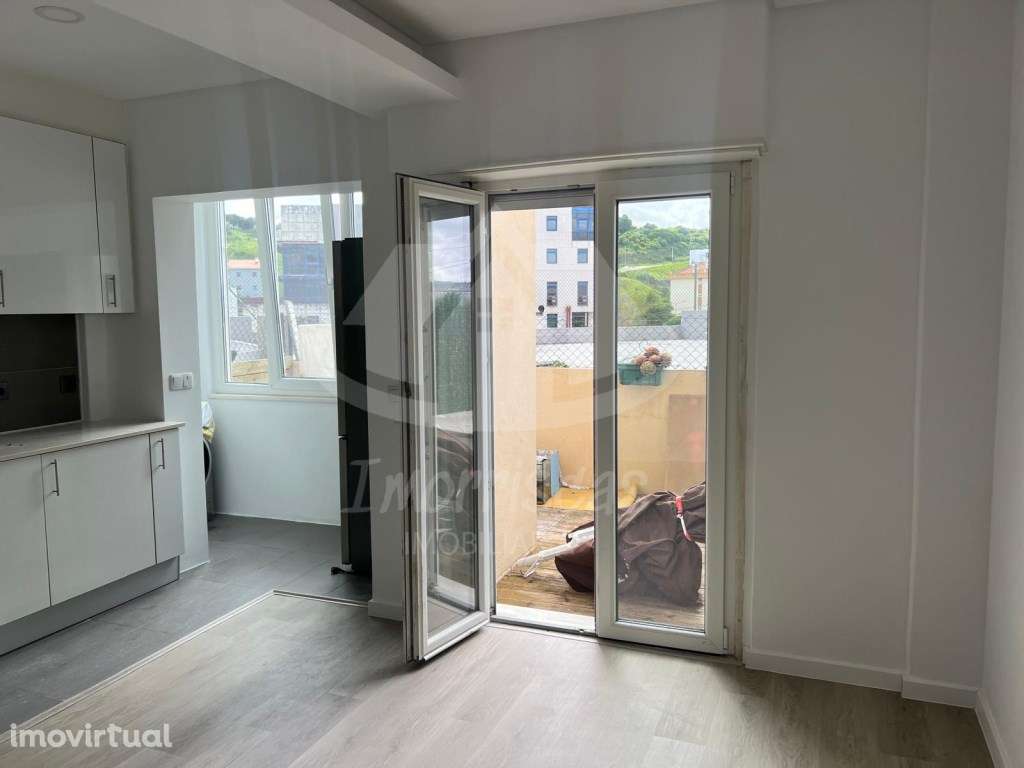 T2 totalmente remodelado com terraço em Loures - pronto a habitar - Grande imagem: 3/38