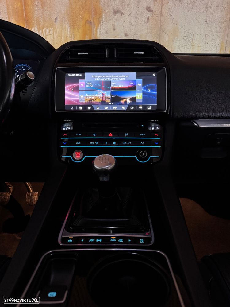 Jaguar F-Pace 2.0 i4D Pure - 28