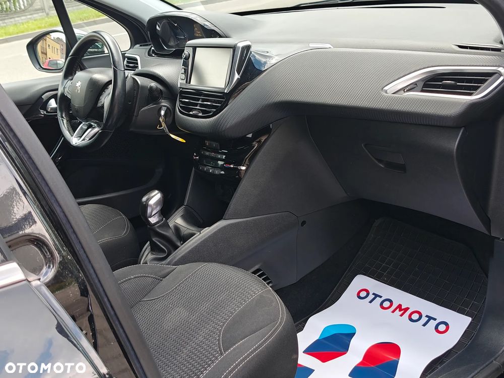 Peugeot 208 1.2 PureTech Style - 18