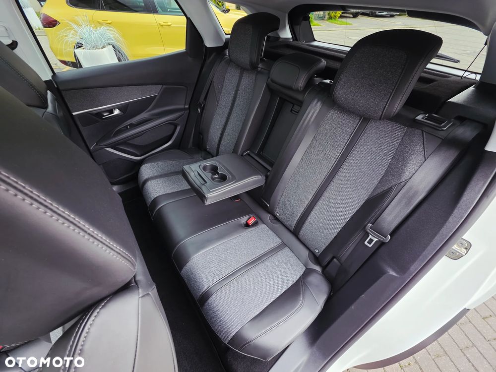 Peugeot 3008 PureTech 130 Stop & Start EAT6 Allure - 2