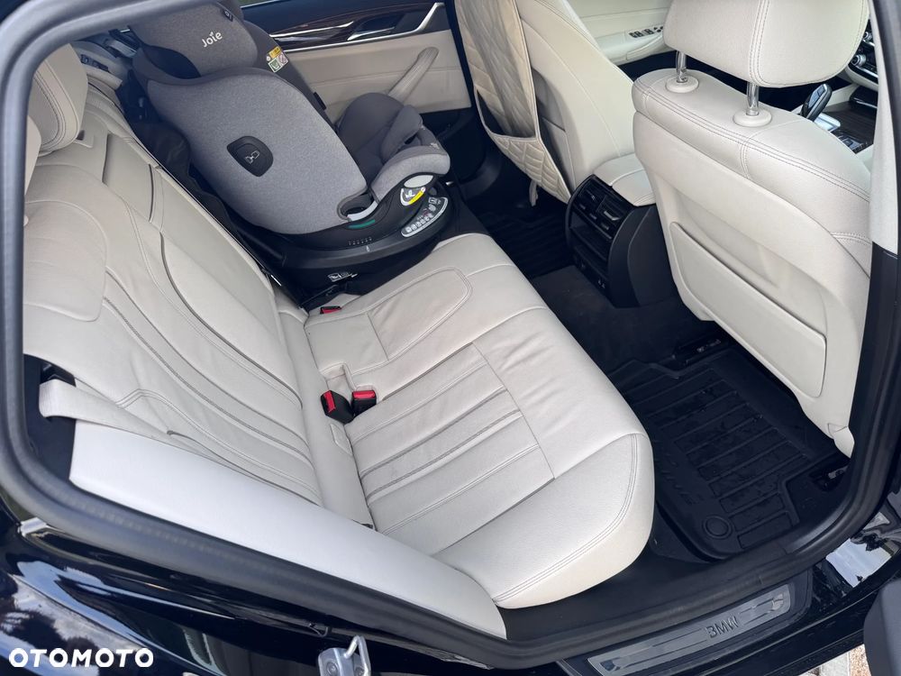 BMW Seria 5 520d Luxury Line - 13