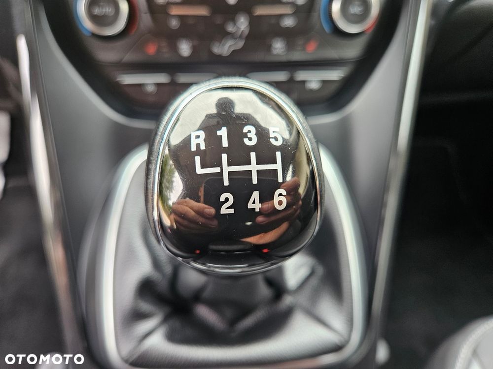 Ford Kuga - 36