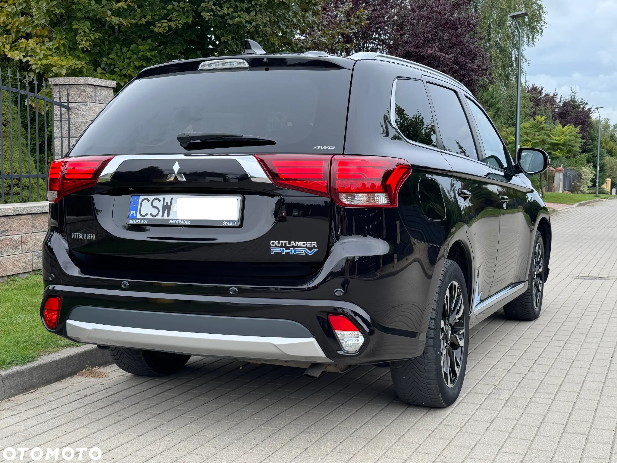 Mitsubishi Outlander PHEV Instyle NAVI + - 7