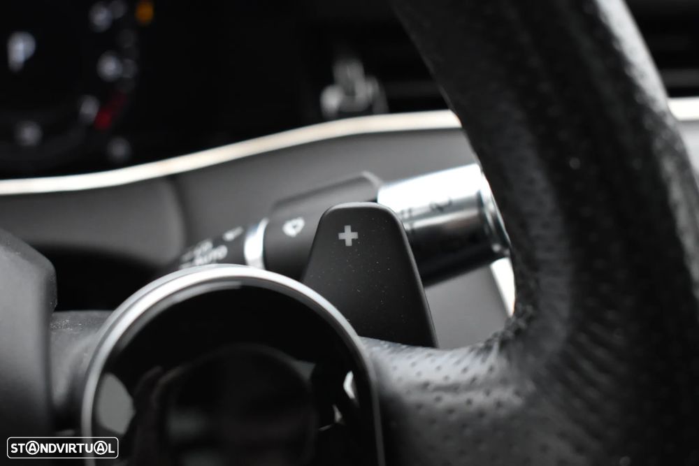 Land Rover Range Rover Evoque 1.5 P300e AWD R-Dynamic SE Auto - 35