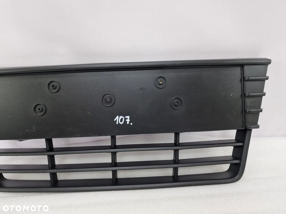 FORD FOCUS MK3 10- KRATKA ŚRODKOWA ZDERZAKA PRZEDNIEGO PRZÓD MATOWA , NR BM51-17K945A , NR AUKCJI KR107 - 3