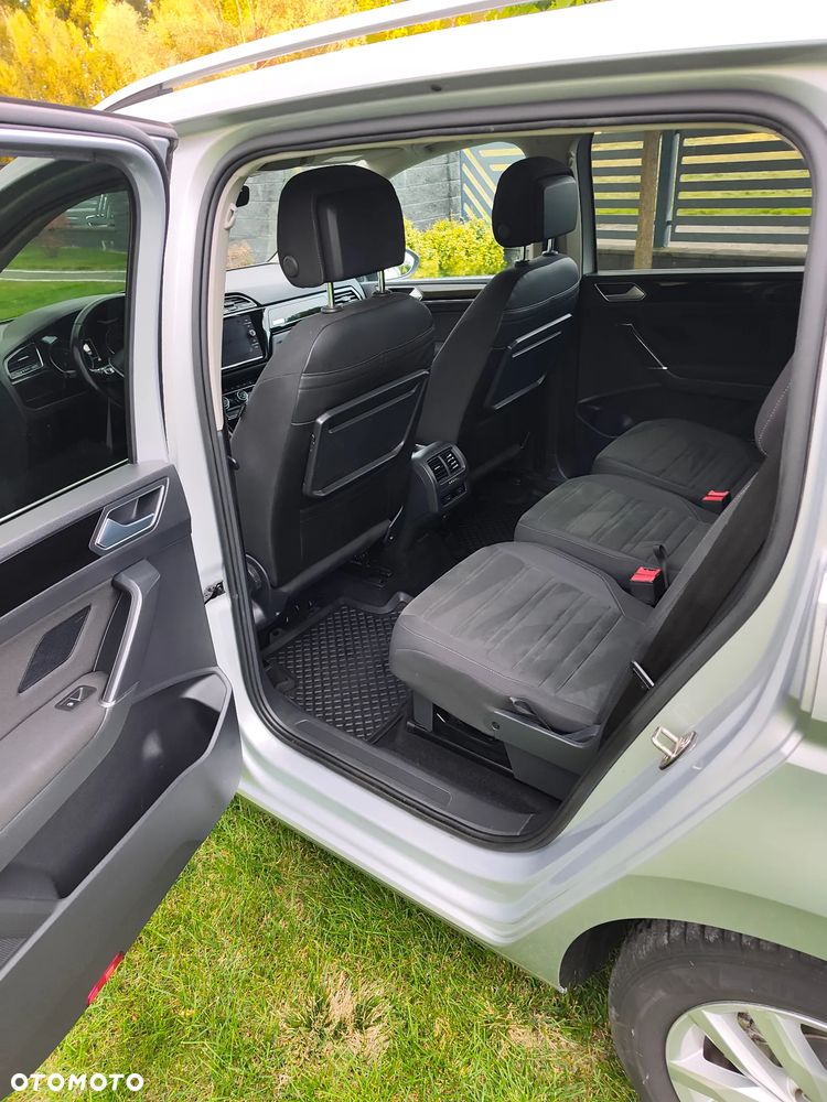Volkswagen Touran - 11