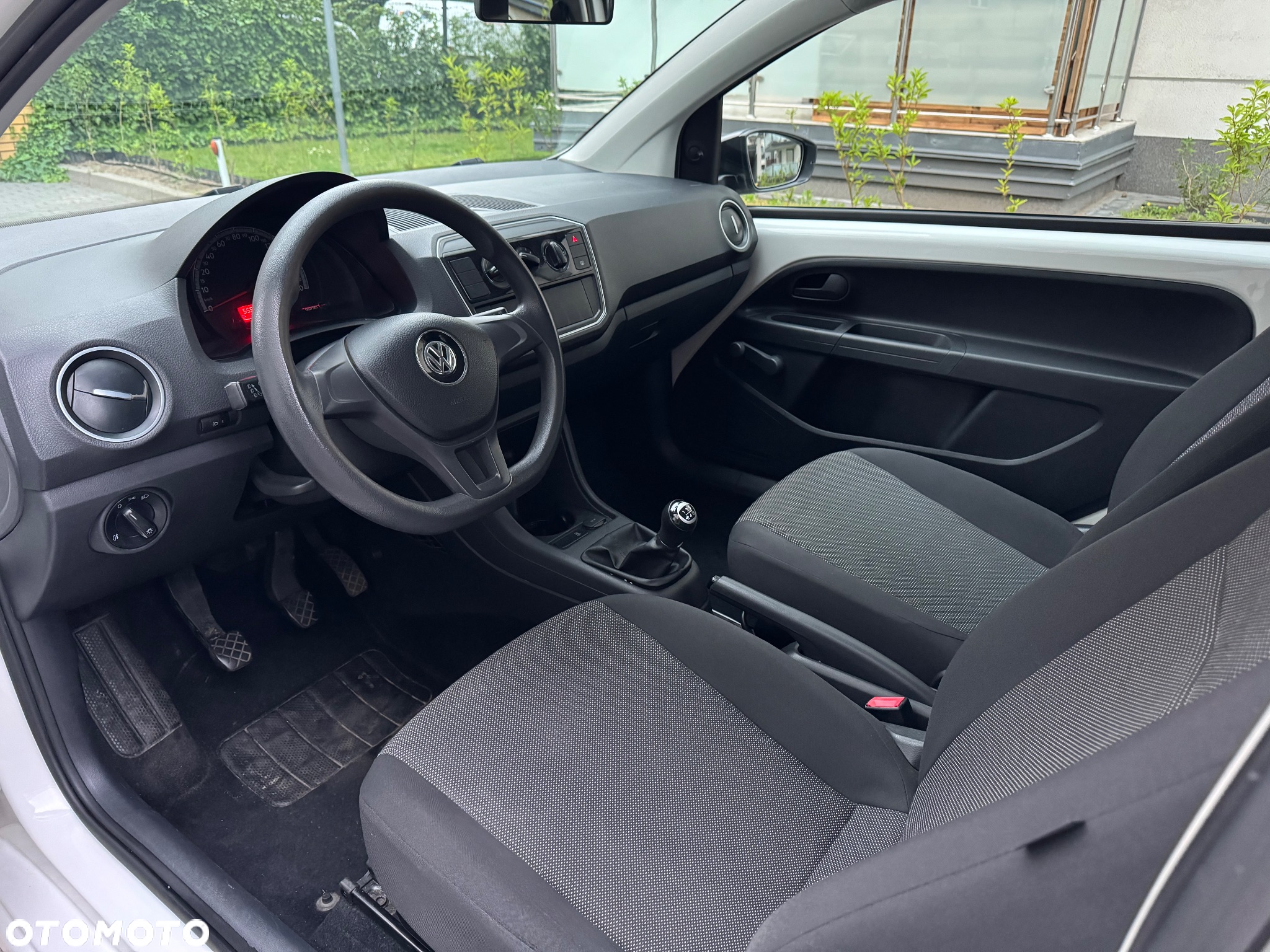 Volkswagen up! 1.0 beats - 8